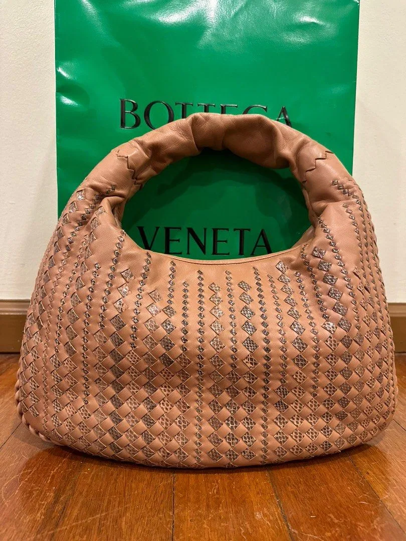 <B>BOTTEGA VENETA</B> <BR>Intrecciato Ayers Hobo Bag