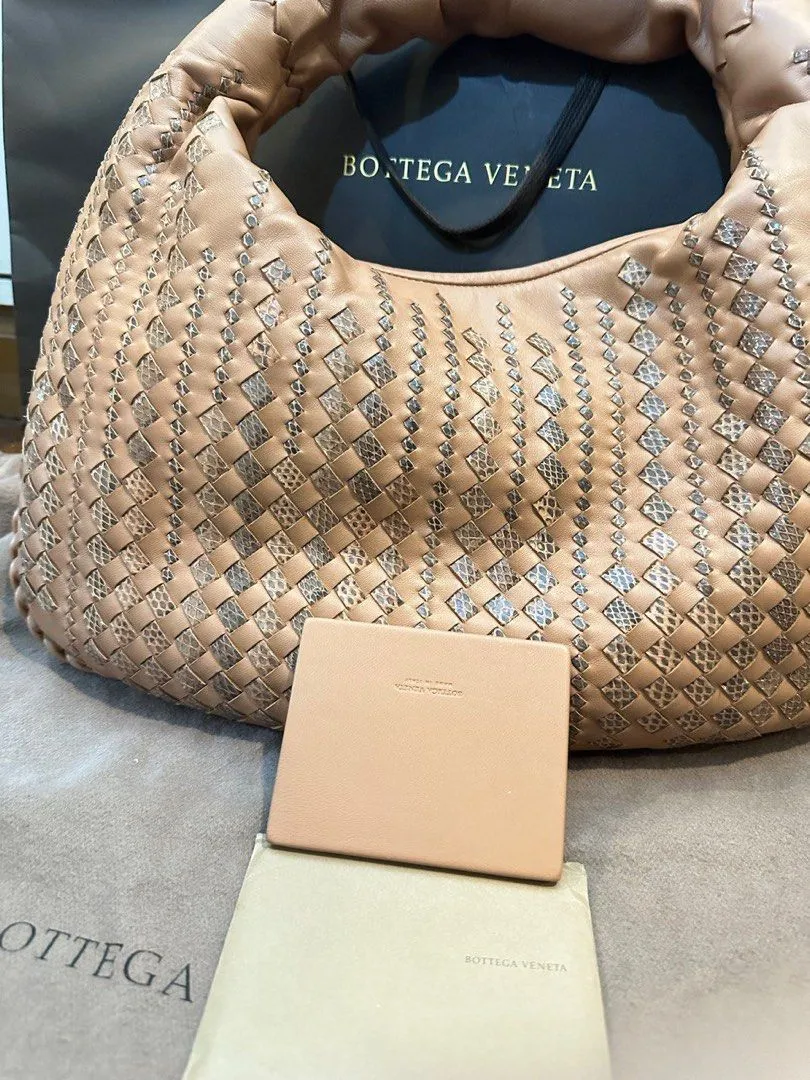 <B>BOTTEGA VENETA</B> <BR>Intrecciato Ayers Hobo Bag