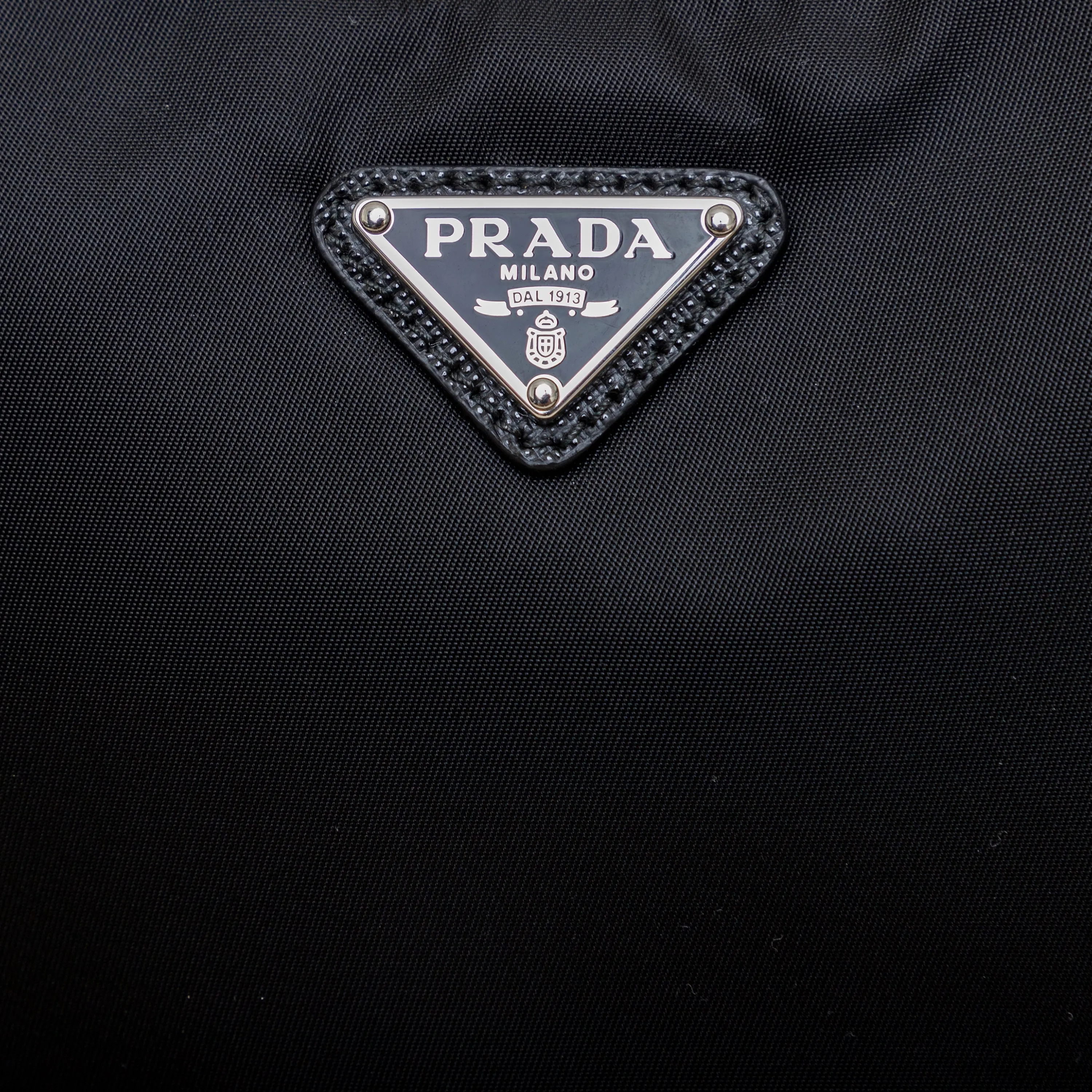 Prada Re-Edition 2005 Shoulder Bag - '20s